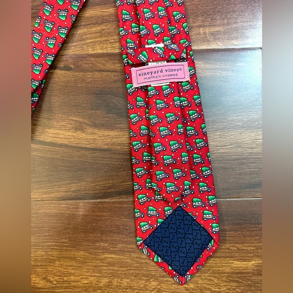 VINEYARD VINES Red Silk Tie With Christmas Tree on Truck Pattern - Picture 4 of 9